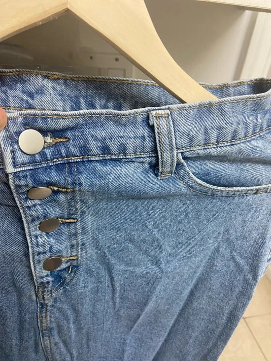Light Wash Button-Front Denim Skirt - Picture 3 of 5